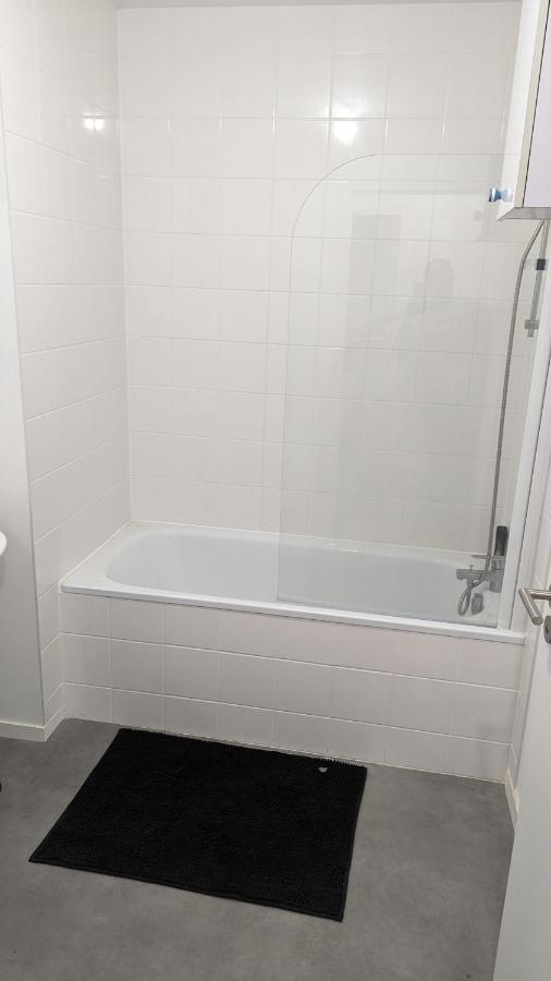 Chambre Dans Appartement Pres Du Roazhon Park Rennes Luaran gambar